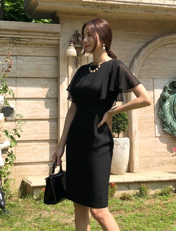 Đầm công sở đẹp tay voan cách điệu màu đen quyến rũ