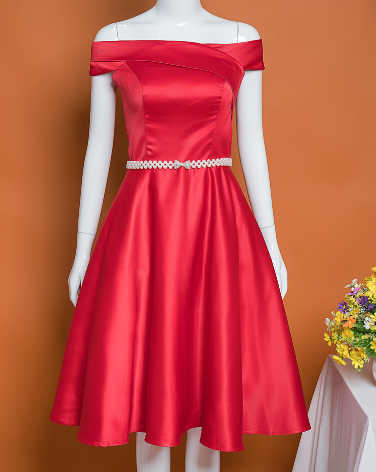 Đầm xòe đẹp dự tiệc bẹt vai cổ cách điệu màu đỏ sang trọng