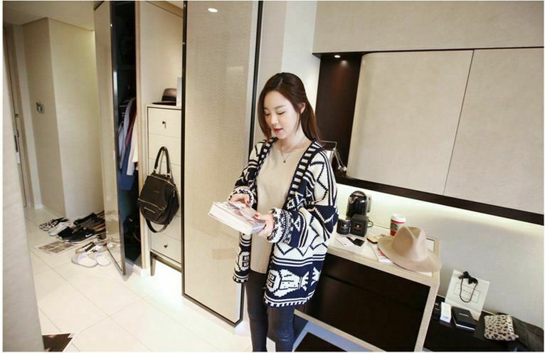 Áo len dệt kim họa tiết hình học màu xanh đen
