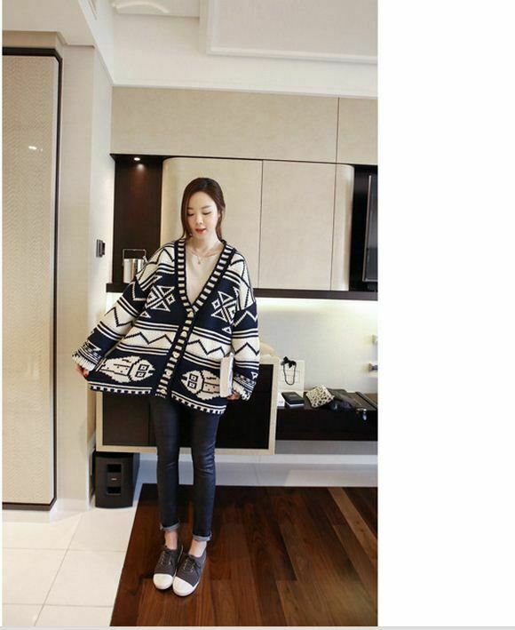 Áo len dệt kim họa tiết hình học màu xanh đen - đầm body cổ đổ