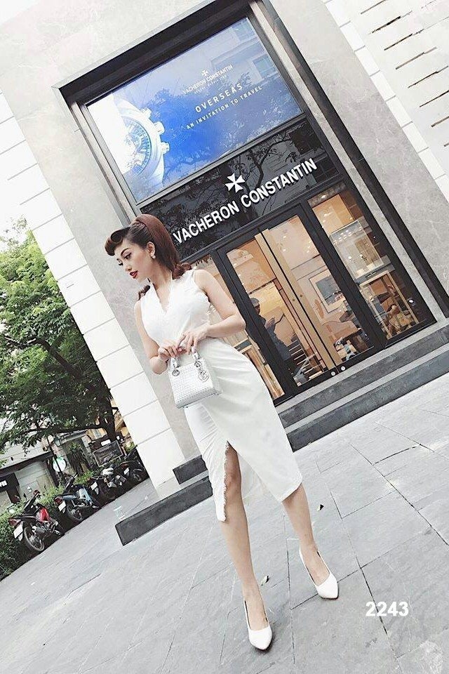 Đầm body trắng cổ chữ v xẻ tà dễ thương