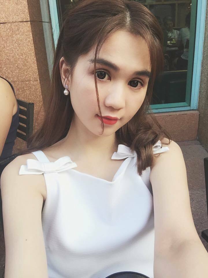 Đầm suông đính nơ màu trắng dễ thương như ngọc trinh