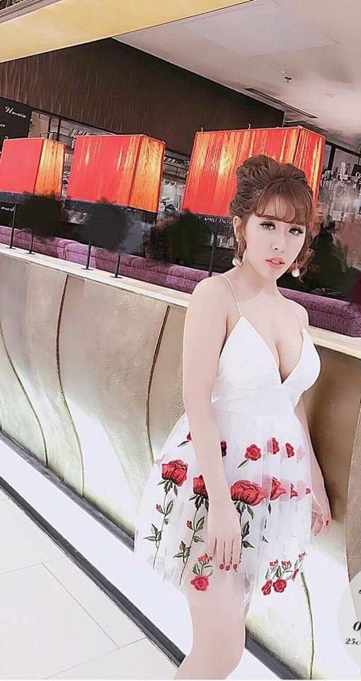 Đấm xòe 2 dây cúp ngực thiếu hoa vân phối ren lưới cao cấp - Đầm xòe