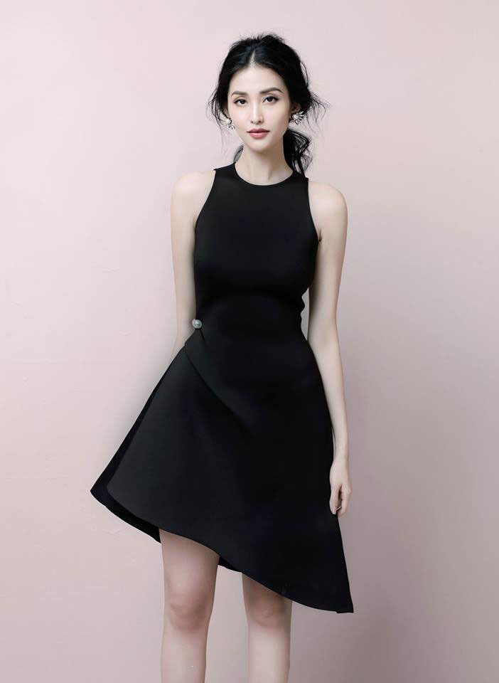 Đầm xòe cổ yếm sát nách đính ngọc trai màu đen sang trọng - Đầm xòe