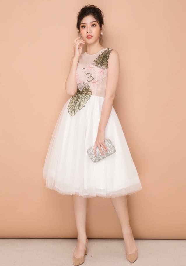 Chân váy trắng midi dáng xòe thêu hoa CV07-09 | Thời trang công sở K&K  Fashion