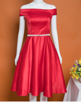 Đầm xòe đẹp dự tiệc bẹt vai cổ cách điệu màu đỏ sang trọng