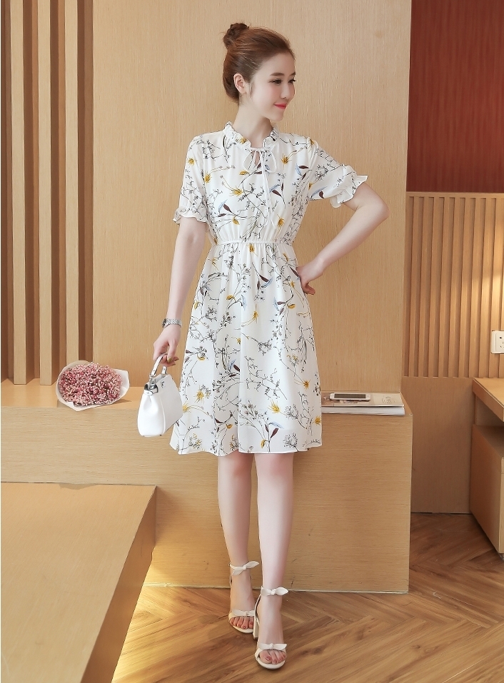 Đầm xòe hoa nền xanh nhún eo màu trắng - Đầm xòe