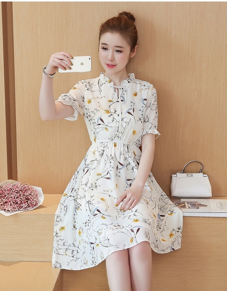 Đầm xòe hoa nền xanh nhún eo màu trắng - Đầm xòe
