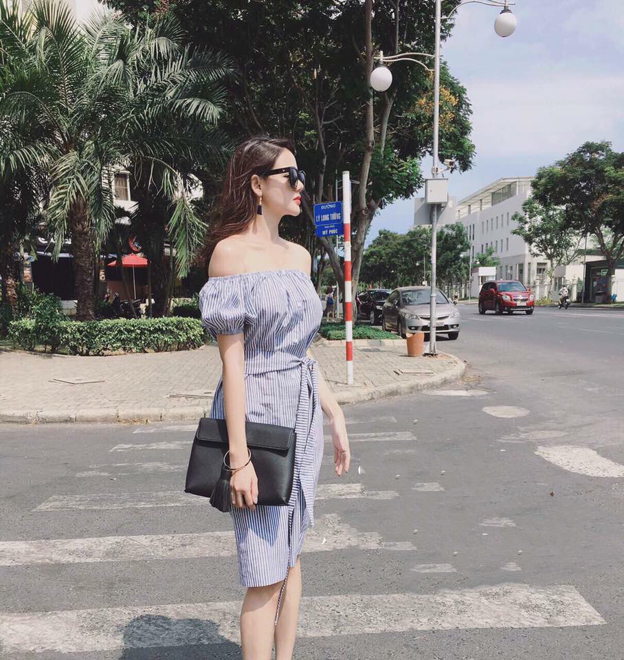 Đầm xòe kate sọc trễ vai thắt eo dễ thương - Đầm xòe