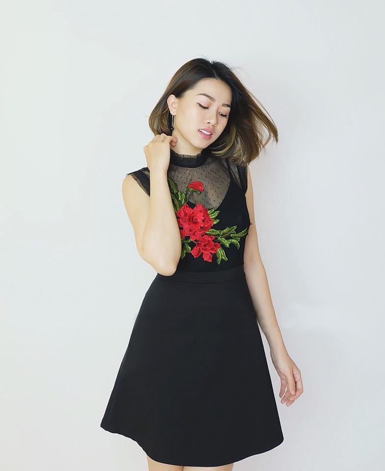 Đầm xòe phối lưới kết hoa đỏ sang trọng - Đầm xòe
