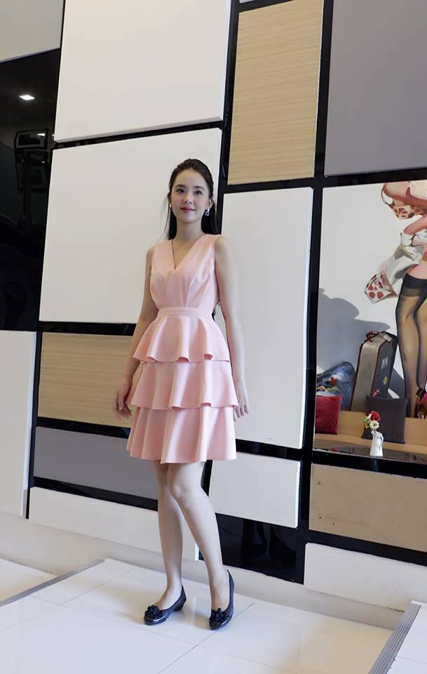 Đầm xòe sát nách 3 tầng màu hồng dễ thương