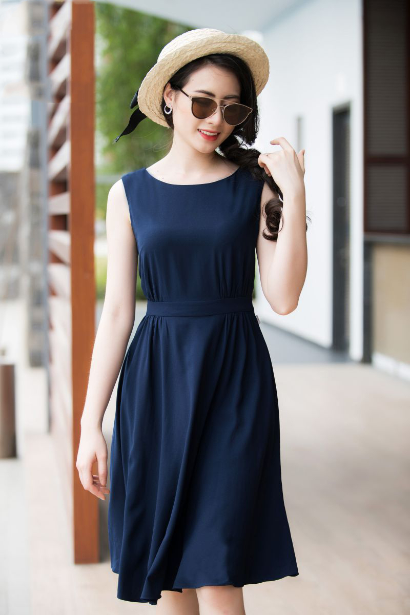Đầm xòe sát nách nữ tính màu xanh đen dễ thương