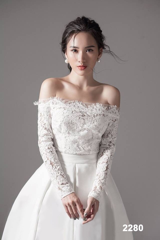 Đầm xòe trắng phối ren tay dài quyển rũ