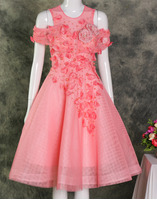 Đầm xòe trễ vai kết bông cực xinh có 2 màu trắng và hồng