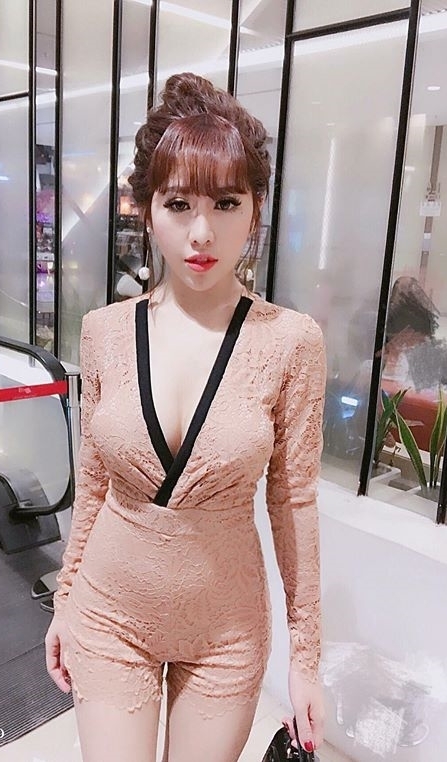 Jum ren dài tay khoét ngực chữ v