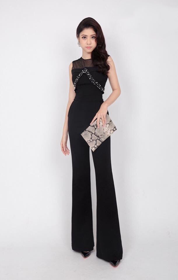 Jumpsuit ống rộng phối lưới và viền dây đá màu đen sang trọng