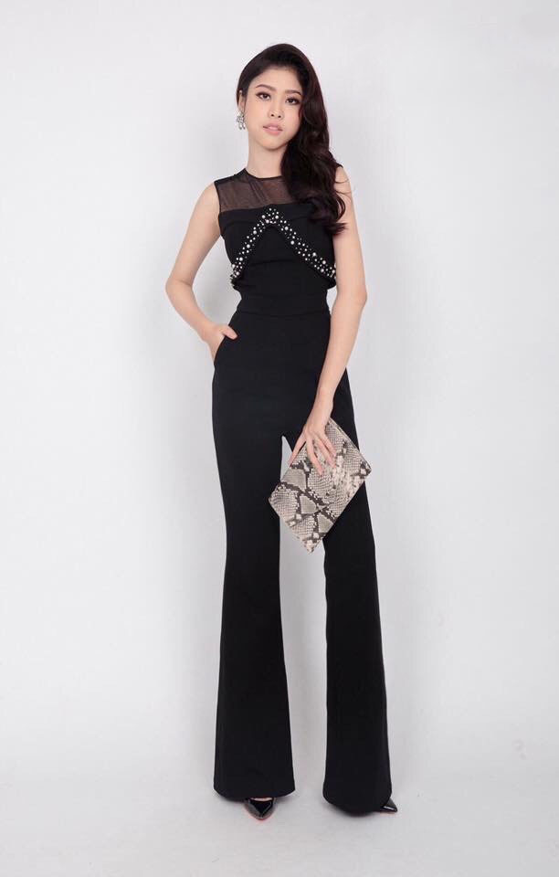 Jumpsuit ống rộng phối lưới và viền dây đá màu đen sang trọng